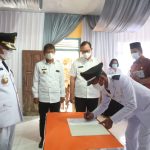 Bupati Lantik kades Tritunggal.Harab Bisa Bekerjasama Dengan Perangkat Desa