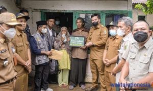 Pemkab Pesawaran Dan Baznas Menyerahkan Berkat Kepada Warga Way Lima Pemkab Pesawaran Dan Baznas Menyerahkan Berkat Kepada Warga Way Lima