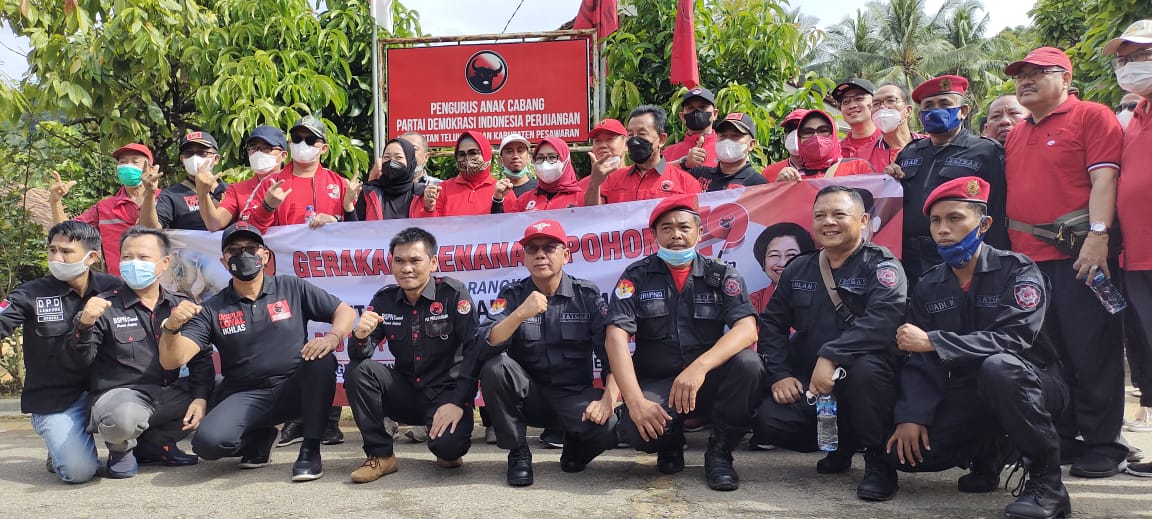 Dalam HUT PDI ke 75 Ketua DPRD Ikuti Kegiatan Gotong Royong