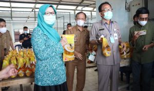 Pemkab Pesisir Barat Gelar Operasi Pasar Minyak Goreng Subsidi
