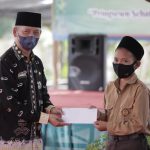 Peringati Hut ke-13, Bupati Pringsewu Berikan Bantuan Kepada Kelompok Budidaya Ikan