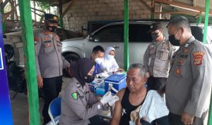 Upaya Percepatan Vaksinasi, Polres Lamteng Terjunkan Vaksin Hunter Mobile Ditengah Masyarakat
