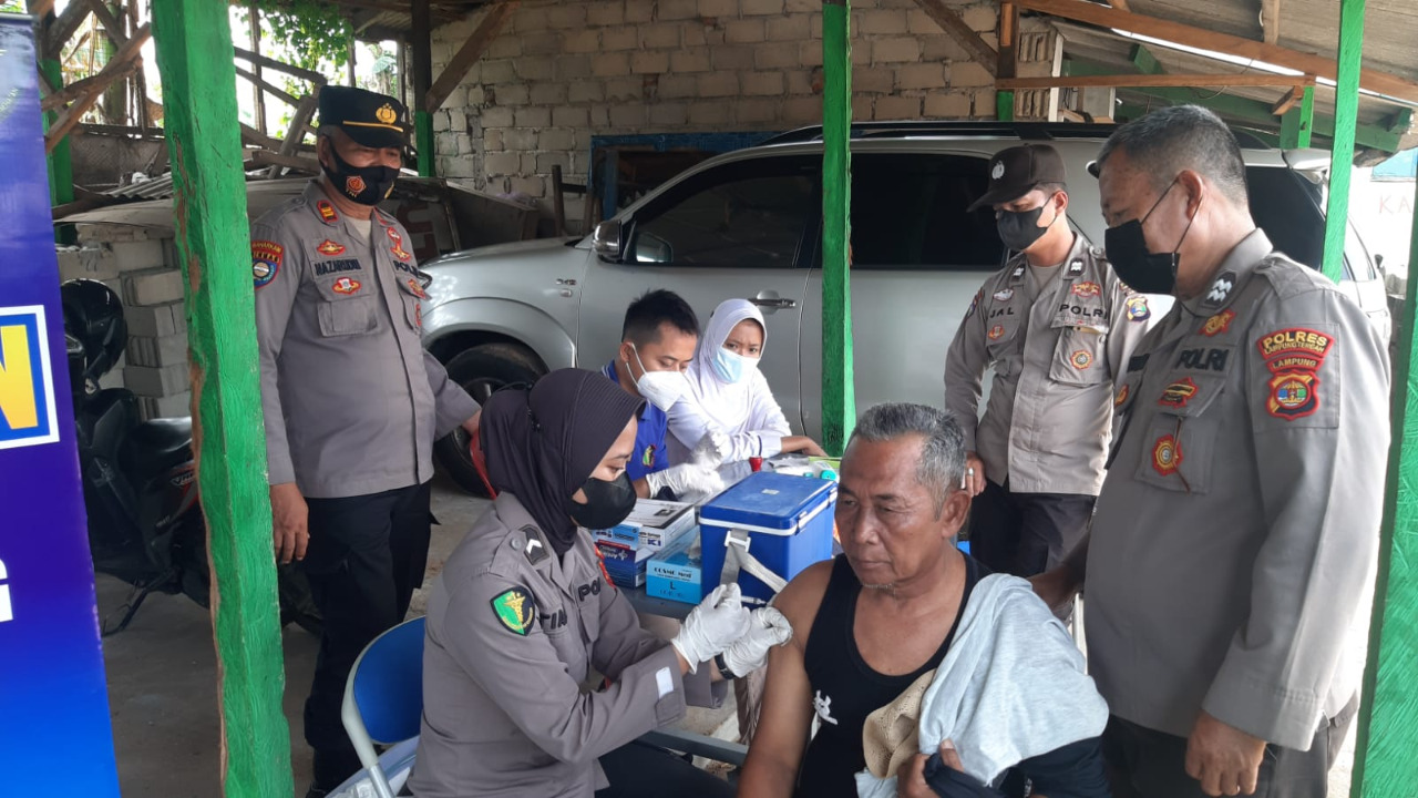 Upaya Percepatan Vaksinasi, Polres Lamteng Terjunkan Vaksin Hunter Mobile Ditengah Masyarakat