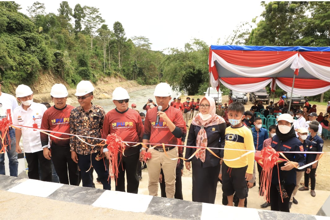 Hebat! Parosil Resmikan Bendungan Way Haru