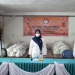 Dharma Wanita Persatuan Pesibar Berikan 150 Paket Sembako Untuk Petugas Kebersihan
