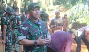 Kapendam II/Sriwijaya Tinjau Pelaksanaan Kegiatan TMMD KE-113 Di Pesisir Barat