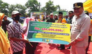 Bunga Kampung di Kecamatan Pubian Bupati Musa Ahmad Deklarasikan STBM
