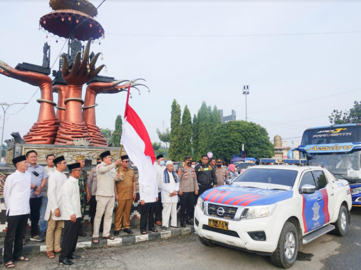 Bupati Lamteng Lepas Calon Jamaah Haji Kloter 7