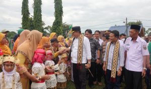 ‘BUNGA KAMPUNG’ di Kecamatan Anak Ratu Aji  Bupati Lamteng Disambut Meriah Ribuan Masyarakat