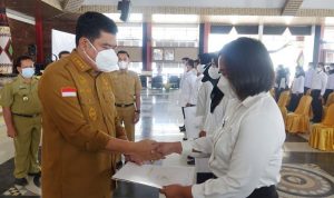 Bupati Musa Ahmad Serahkan 159 SK PNS Lingkup Pemkab Lamteng