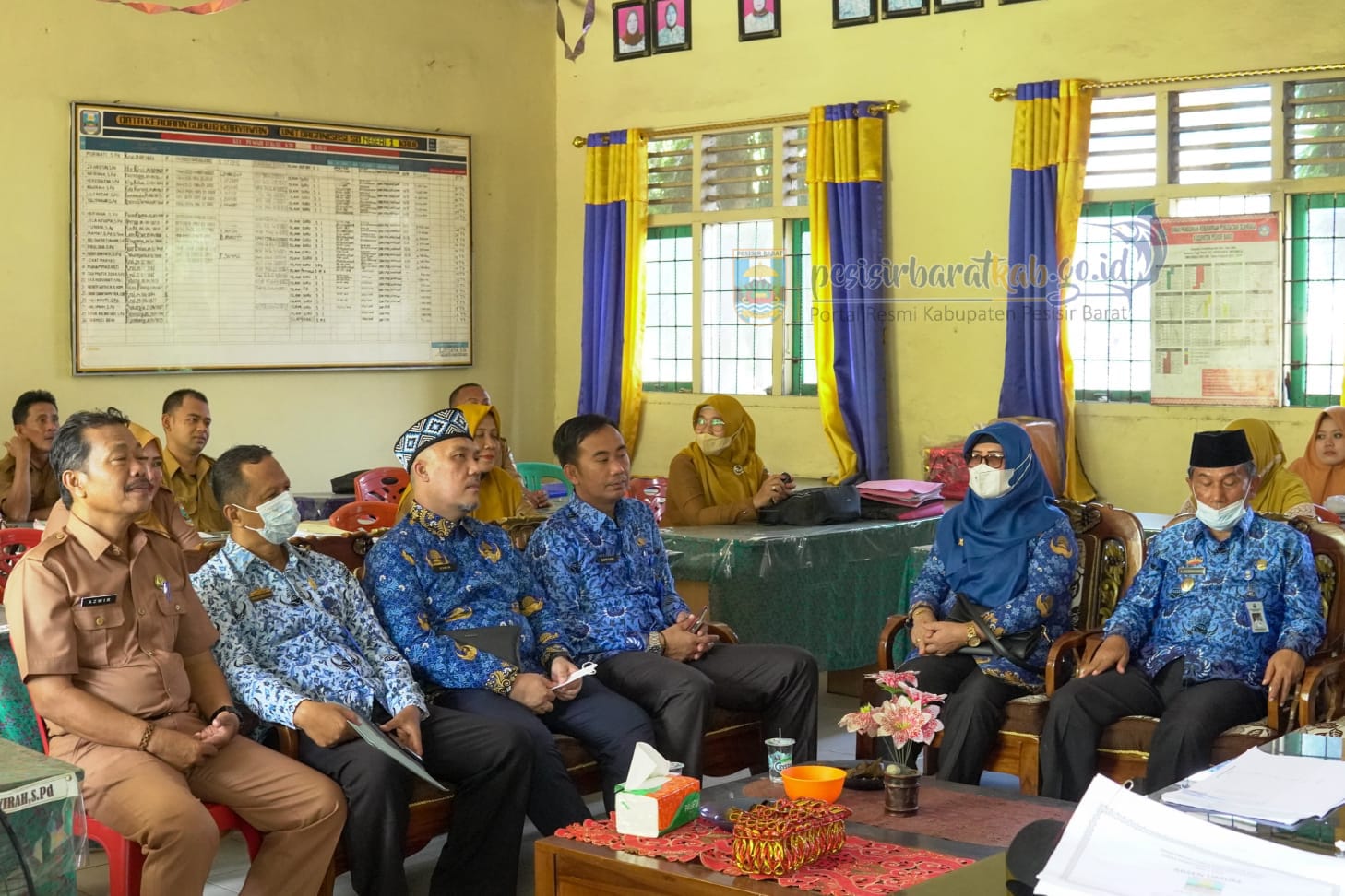 Hari Pertama Masuk Sekolah, Wabub Pesibar Kunjungi SMPN 1 Krui