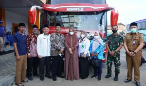 Bupati Pesibar Sambut kedatangan 39 Jama’ah Haji Dari Tanah Suci Bupati Pesibar Sambut kedatangan 39 Jama’ah Haji Dari Tanah Suci