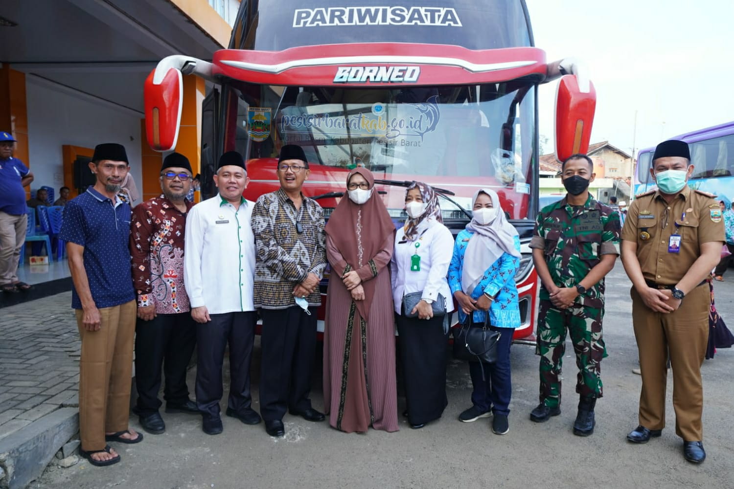 Bupati Pesibar Sambut kedatangan 39 Jama’ah Haji Dari Tanah Suci