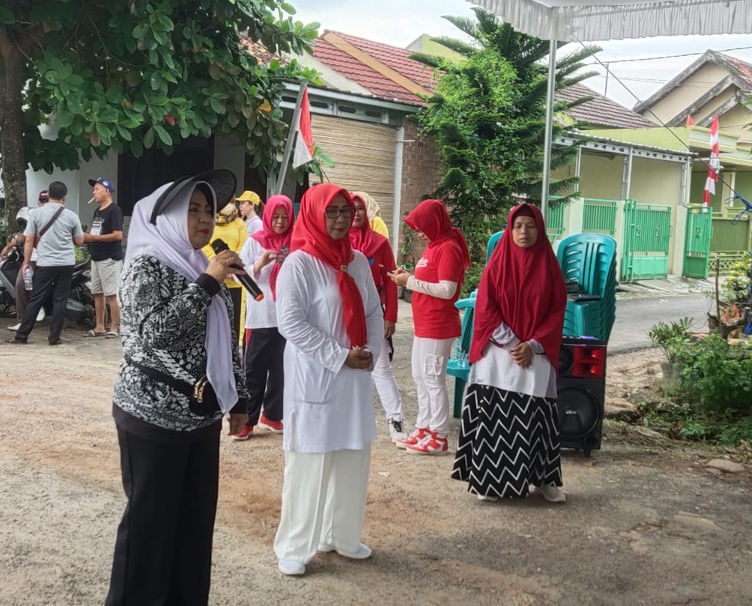 HUT RI Ke 77 Warga Bumi Permai Adakan Seman Bersama Bunda Mardiana