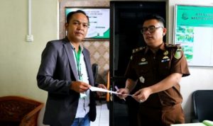 Tindaklanjuti Laporan Ormas terkait Proyek Bronjong di Way Warkuk, Kejari Lambar Akan Segera Lakukan Penyelidikan Tindaklanjuti Laporan Ormas terkait Proyek Bronjong di Way Warkuk, Kejari Lambar Akan Segera Lakukan Penyelidikan