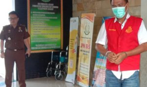 Kejari Lambar Resmi Menahan Tersangka Tipikor Proyek Peningkatan Jembatan Way Krui Kejari Lambar Resmi Menahan Tersangka Tipikor Proyek Peningkatan Jembatan Way Krui