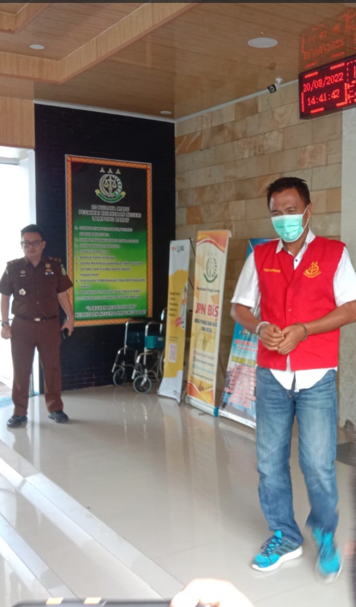 Kejari Lambar Resmi Menahan Tersangka Tipikor Proyek Peningkatan Jembatan Way Krui