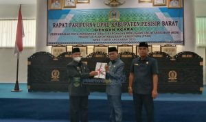 DPRD Pesibar Gelar Paripurna Penyampaian Nota Pengantar Ranperda APBD -P tahun Anggaran 2022 DPRD Pesibar Gelar Paripurna Penyampaian Nota Pengantar Ranperda APBD -P tahun Anggaran 2022