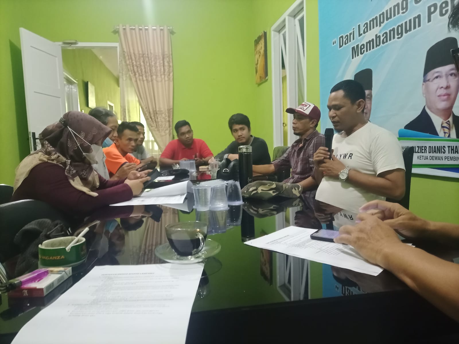 Driver Maxim Terpukul Kenaikan BBM, Mereka ‘Curhat’ ke Rumah Siber JMSI Lampung