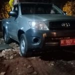 Mobil Plat Merah Milik Pemda Lampura, Dipakai Untuk Ngangkut Batu dan Tanah
