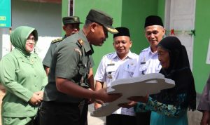 Dandim 0411/KM Letkol Inf Sihono, A.Md Serahkan Kunci Secara Simbolis Bantuan RTLH Didusun 1 A