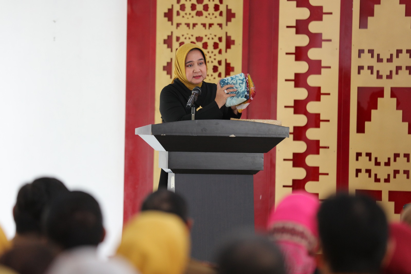 Buka Rakerda Dekranasda Tahun 2023, Ibu Riana Sari Arinal Ajak Peserta Maknai Semangat Bersinergi dalam Mengembangkan Kerajinan Lampung