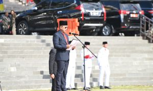 Mingrum Gumay Bertugas Sebagai Pembaca Teks Sejarah Lampung dalam Rangka Upacara HUT ke- 59 Provinsi Lampung Mingrum Gumay Bertugas Sebagai Pembaca Teks Sejarah Lampung dalam Rangka Upacara HUT ke- 59 Provinsi Lampung