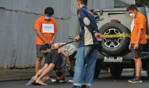 Hengki Haryadi Pimpin Rekontruksi Kasus Penganiayaan Melibatkan Anak Ditjen Pajak Mario Dandy Satrio Hengki Haryadi Pimpin Rekontruksi Kasus Penganiayaan Melibatkan Anak Ditjen Pajak Mario Dandy Satrio