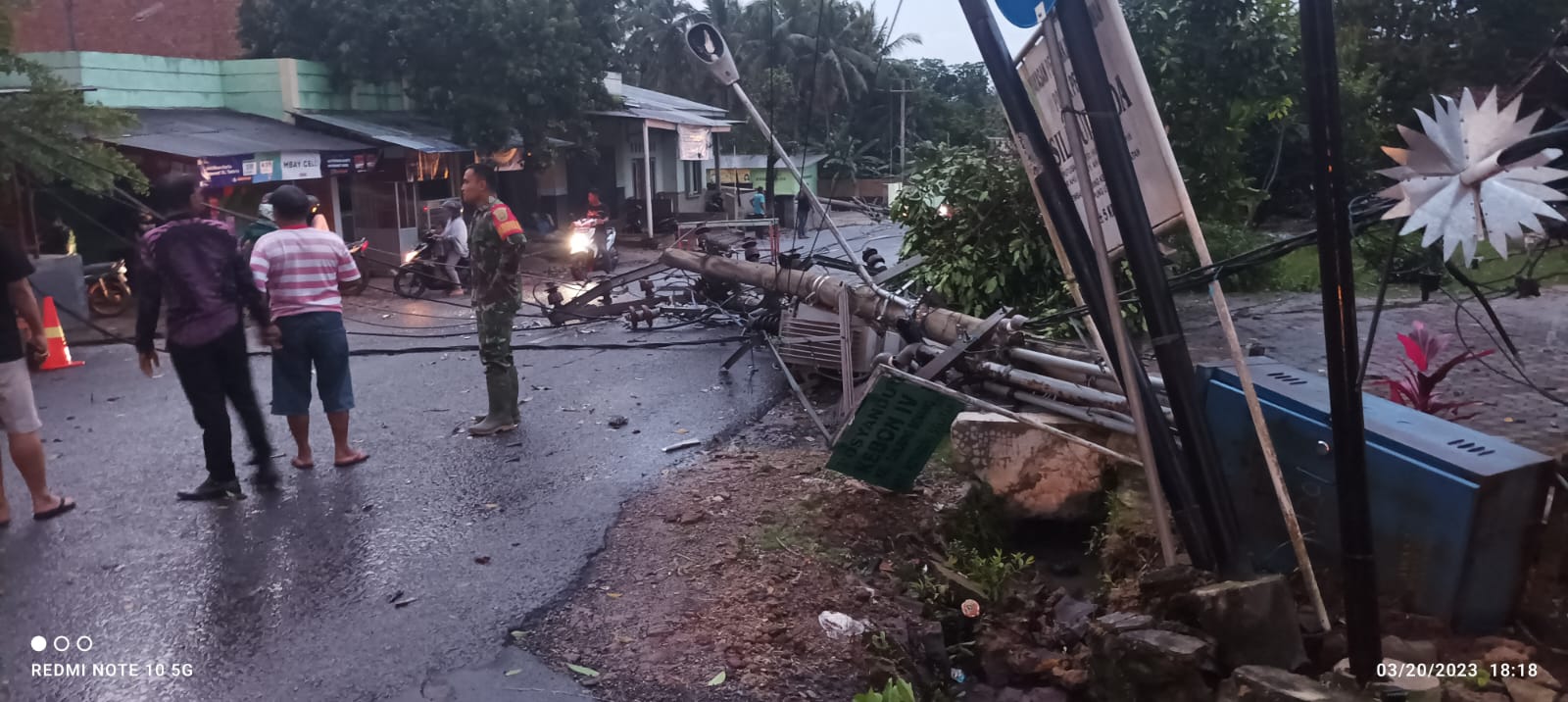 Angin Puting Beliung Puluhan Rumah’ Rusak dan Satu Tiang Listrik Roboh