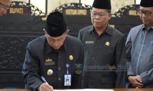 Wakil Bupati Pesibar Hadiri Rapat Paripurna Persetujuan Ranperda Inisiatif DPRD Wakil Bupati Pesibar Hadiri Rapat Paripurna Persetujuan Ranperda Inisiatif DPRD