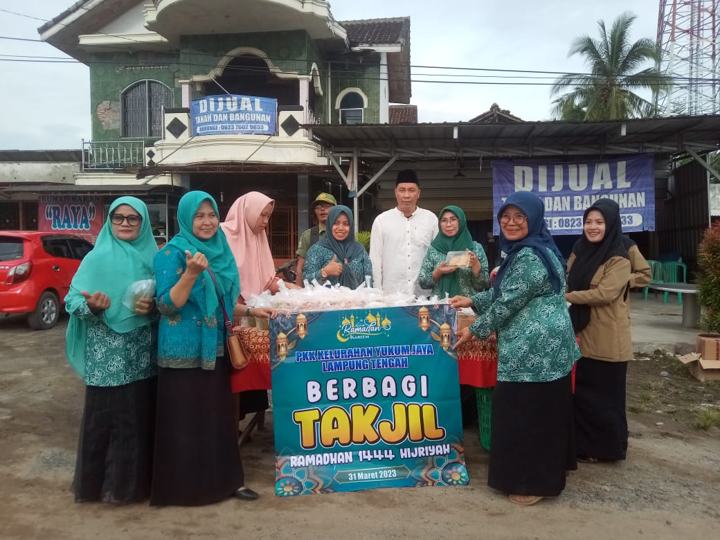 Tim Pengerak PKK Yukum Jaya Bagi Takjil