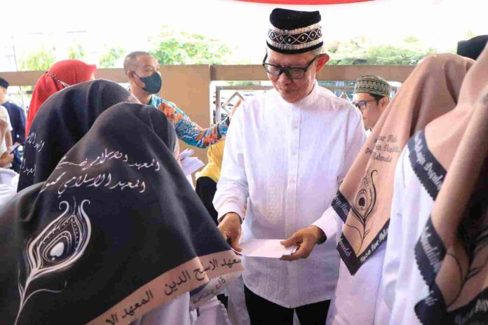 Sekdaprov Hadiri Doa Bersama dan Pemberian Santunan Anak Yatim oleh PWI Lampung
