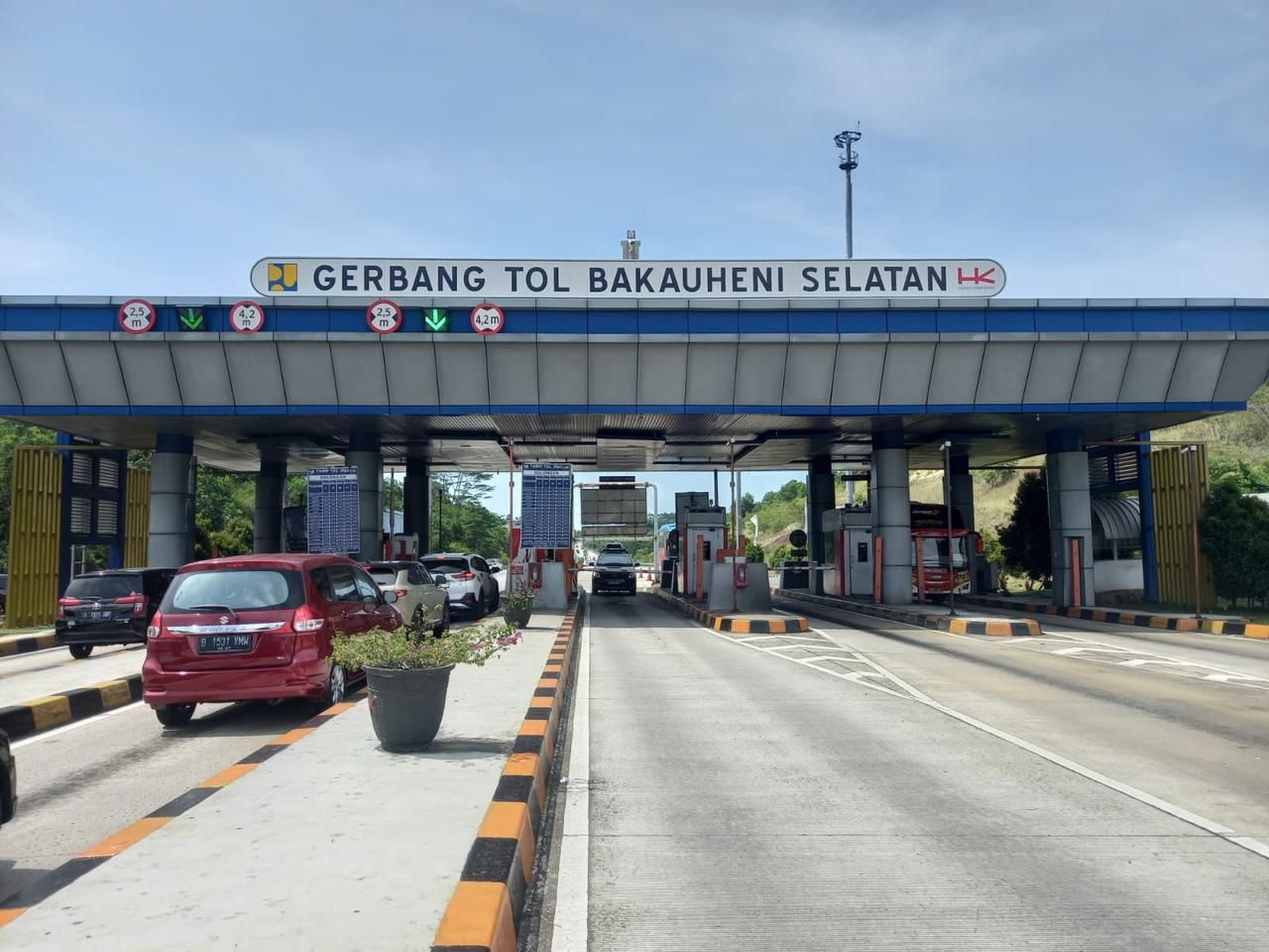 H-7 Pemudik Mulai Padati Jalan Tol Sumatra