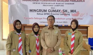Ketua DPRD Lampung Sosialisasi Pembinaan Ideologi Pancasila di SMAN 1 Terbanggi Besar Ketua DPRD Lampung Sosialisasi Pembinaan Ideologi Pancasila di SMAN 1 Terbanggi Besar