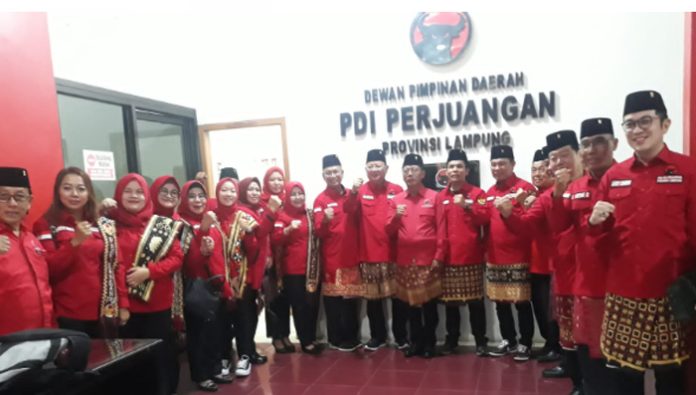 Mingrum Gumay Hadiri Prosesi Pendaftaran Bacaleg di KPU Provinsi Lampung