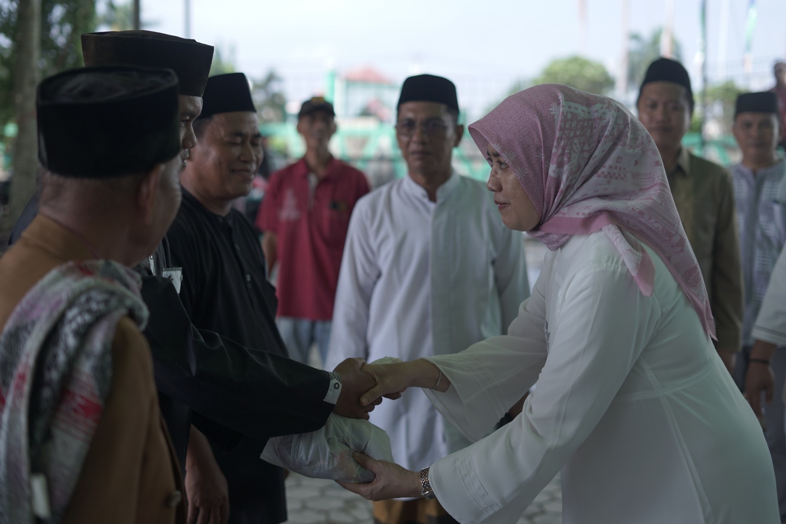 Pemkab Tulang Bawang Gelar Sholat Idul Adha di Halaman Masjid Agung Baiturachman Menggala