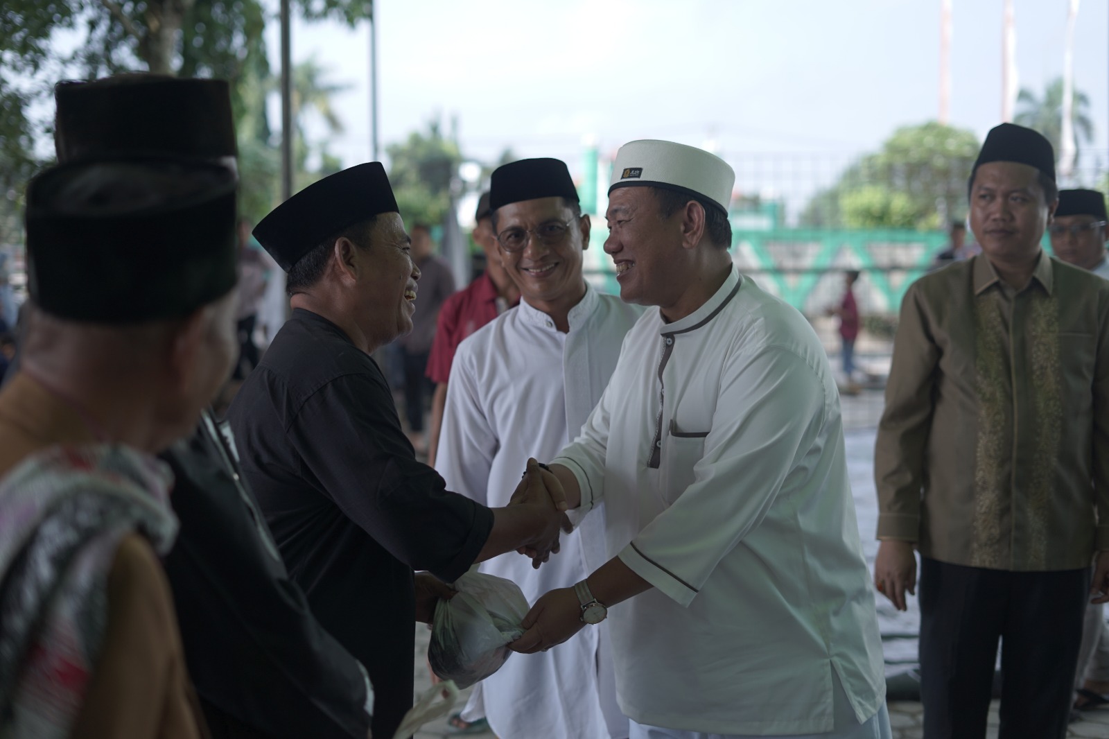 Pemkab Tulang Bawang Gelar Sholat Idul Adha di Halaman Masjid Agung Baiturachman Menggala