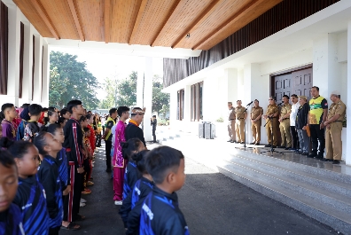Sekdaprov Fahrizal Lepas Kontingen Kormi Lampung Ikuti Festival Olahraga Rekreasi Nasional VII di Jawa Barat