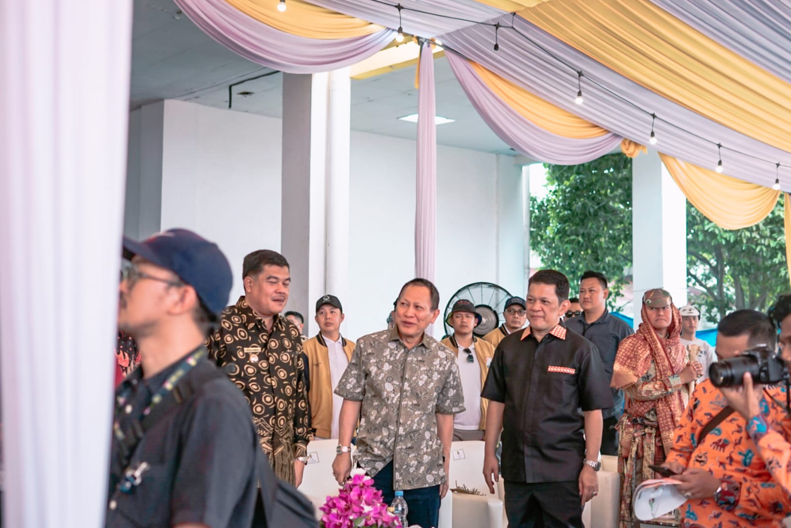 Bupati Tulang Bawang Drs Qudrotul Ikhwan MM Hadiri Karnaval Budaya Maskland Festival Krakatau ( K-Fest) Tahun 2023