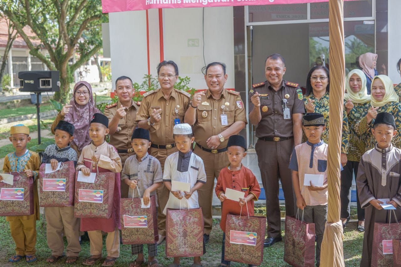 Drs Qudrotul Ikhwan MM Hadiri Kegiatan Sunnat Massal Yang Digelar Kejari Tuba