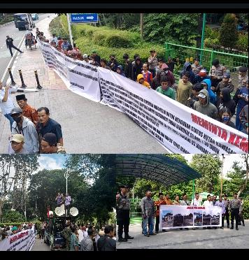 RATUSAN MASSA DARI ALIANSI MASYARAKAT SUMATERA (AMS) MENYAMBANGI GEDUNG KEMENTERIAN RI-KLHK