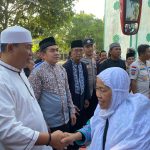 Sambut Kedatangan Jamaah Haji, Penjabat Bupati Tulang Bawang Bapak Drs Qudrotul Ikhwan MM yang diwakili Sekda Tuba Ir Anthoni MM Doakan Seluruh Jamaah Haji Tuba menjadi Haji Yang Mabrur
