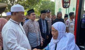 Sambut Kedatangan Jamaah Haji, Penjabat Bupati Tulang Bawang Bapak Drs Qudrotul Ikhwan MM yang diwakili Sekda Tuba Ir Anthoni MM Doakan Seluruh Jamaah Haji Tuba menjadi Haji Yang Mabrur