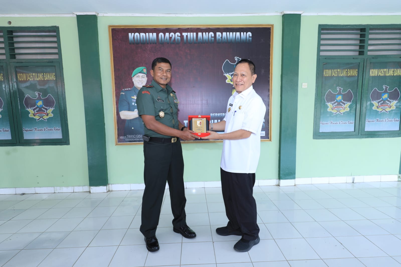 DANREM 043 GATAM Kunjungi Kabupaten Udang Manis, Pj. Bupati Tulang Bawang Harapkan Energi Positif Mampu Menjadi Stimulan Baru Bagi Perkembangan Kabupaten Tulang Bawang