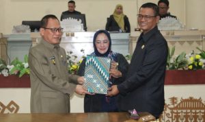 PJ Bupati Drs Qudrotul Ikhwan MM Hadiri Rapat Paripurna DPRD Tulang Bawang