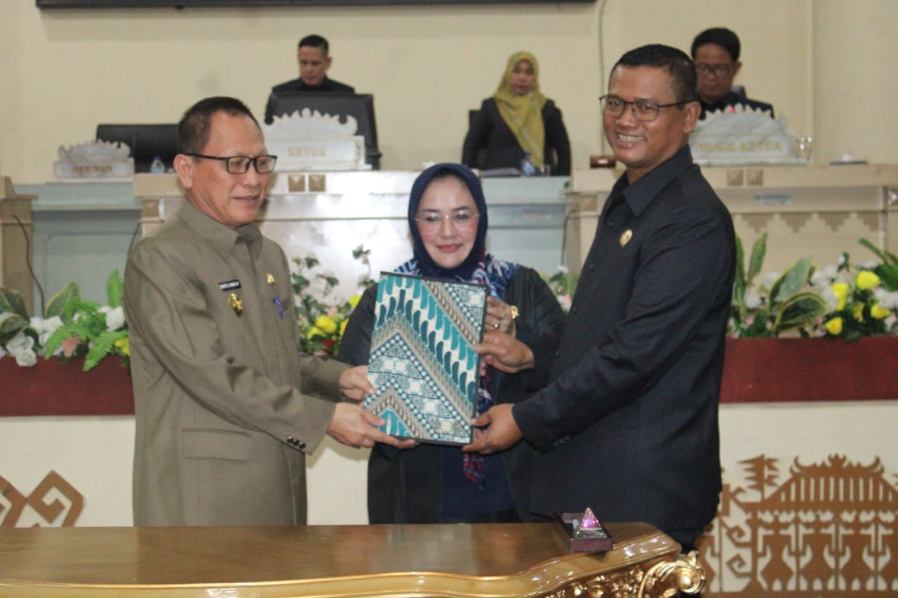 PJ Bupati Drs Qudrotul Ikhwan MM Hadiri Rapat Paripurna DPRD Tulang Bawang