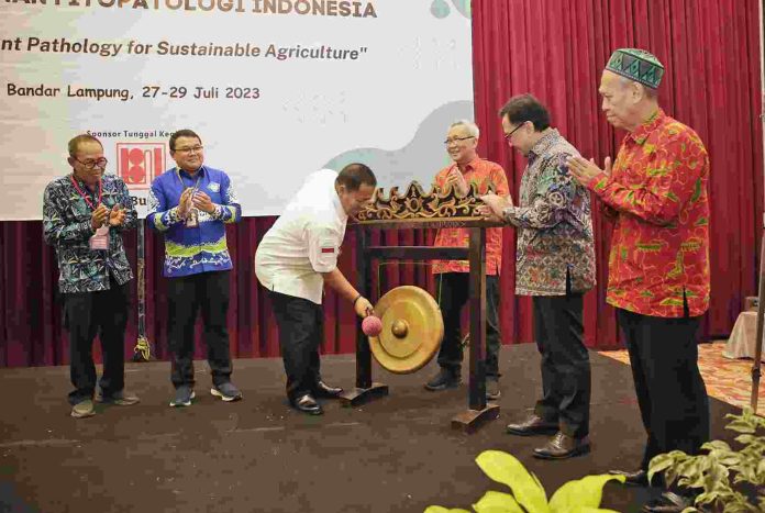 Gubernur Arinal Membuka Seminar Ilmiah dan Kongres XXVII Perhimpunan Fitopatologi Indonesia