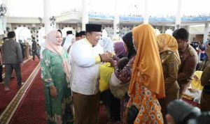 Gubernur Arinal dan Ibu Riana Bersama Ribuan Masyarakat Hadiri Pengajian Akbar Pemprov Lampung
