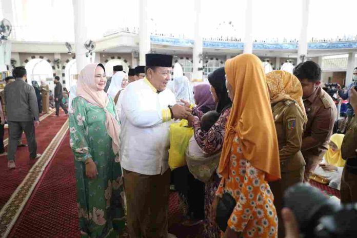 Gubernur Arinal dan Ibu Riana Bersama Ribuan Masyarakat Hadiri Pengajian Akbar Pemprov Lampung