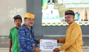 Pemkab Lamteng Berikan Hibah Rp 2 Miliar Untuk 100 Pengurus Rumah Ibadah Umat Hindu